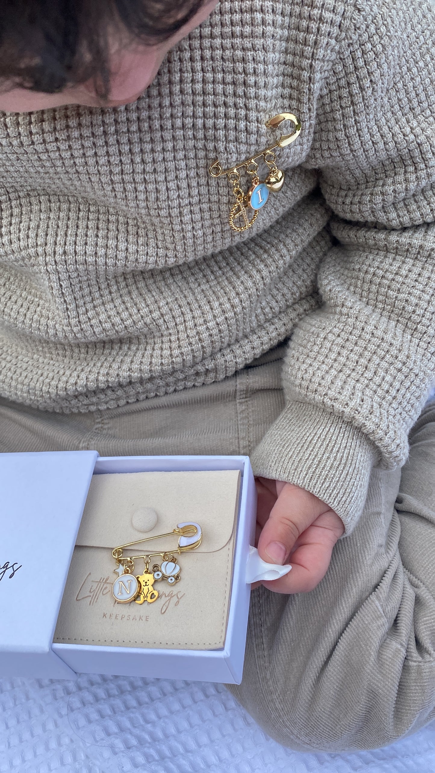 ENAMEL WHITE / GOLD INITIAL CHARM