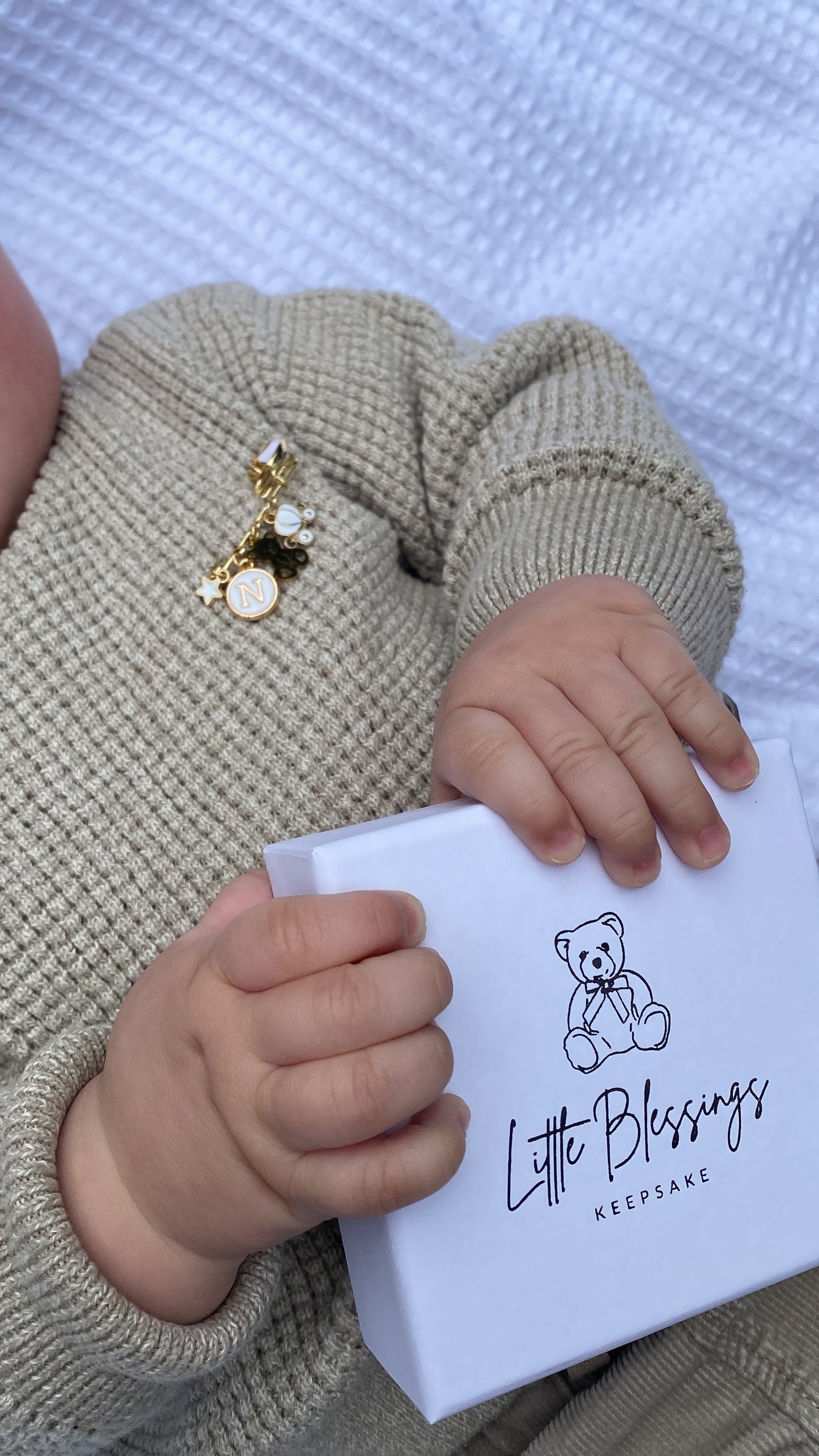 ENAMEL WHITE / GOLD INITIAL CHARM